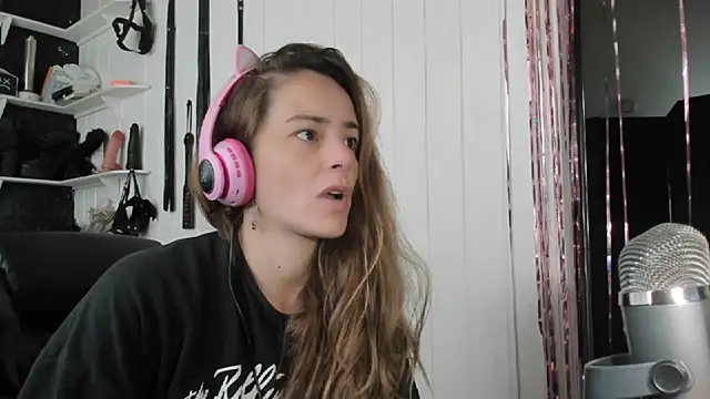 jessiburningheels online show from November 2025 12:27:02 PM