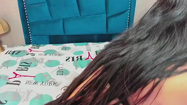 Snapshot of MaiteFlores chatting on February 2026 04:24:02 PM MaiteFlores online show from February 2026 04:24:02 PM