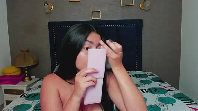 Snapshot of MaiteFlores chatting on February 2026 03:27:02 PM MaiteFlores online show from February 2026 03:27:02 PM