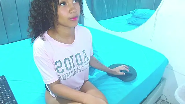 Snapshot of minimi_naty chatting on January 2025 10:10:01 PM minimi naty online show from January 2025 10:10:01 PM