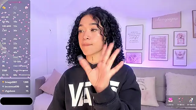 Snapshot of Crystal_Dluna chatting on January 2025 06:35:01 PM Crystal Dluna online show from January 2025 06:35:01 PM