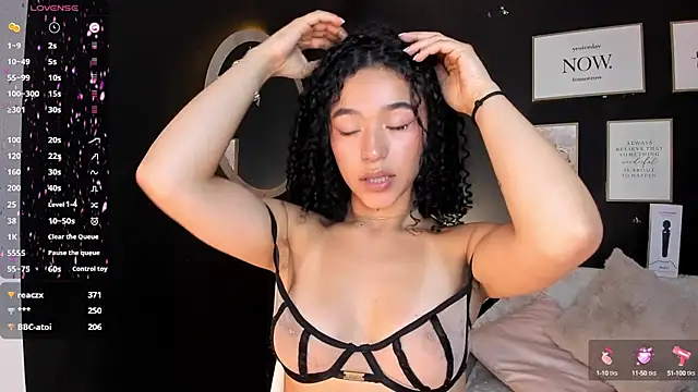 Snapshot of Crystal_Dluna chatting on February 2025 08:11:01 PM Crystal Dluna online show from February 2025 08:11:01 PM