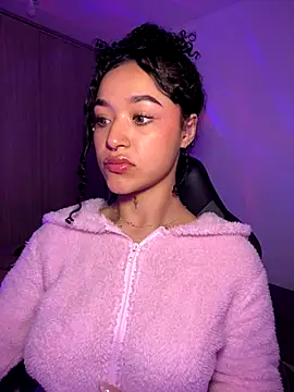 Snapshot of Crystal_Dluna chatting on September 2025 02:33:02 PM Crystal Dluna online show from September 2025 02:33:02 PM