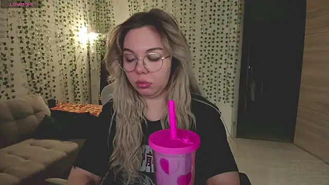 whoa-hoa-hoa-hoa-hoa online show from March 2026 05:39:01 PM