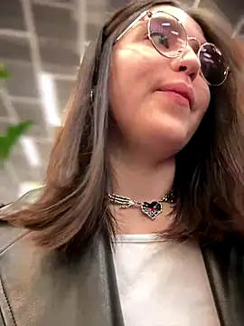 meow girl online show from October 2025 10:03:02 AM