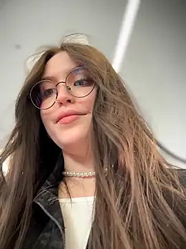 meow girl online show from May 2026 11:26:01 AM
