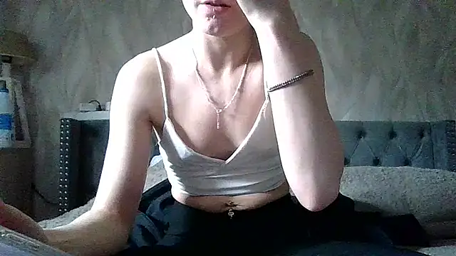 Snapshot of Petite_moi chatting on March 2026 12:00:02 PM Petite moi online show from March 2026 12:00:02 PM