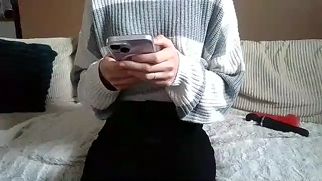 Snapshot of Petite_moi chatting on March 2026 12:11:01 PM Petite moi online show from March 2026 12:11:01 PM