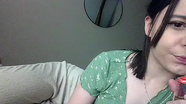 Petite moi online show from March 2026 12:44:01 PM