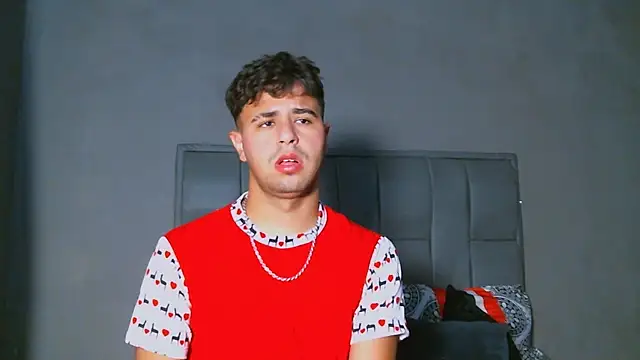 Snapshot of beautiful_james chatting on January 2025 04:39:01 PM beautiful james online show from January 2025 04:39:01 PM