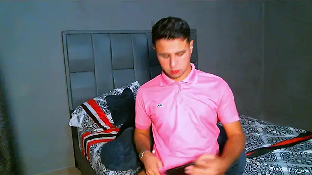 Snapshot of beautiful_james chatting on January 2025 02:10:01 AM beautiful james online show from January 2025 02:10:01 AM