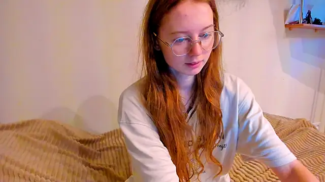 Snapshot of Fire_Luna chatting on December 2025 04:40:02 AM Fire Luna online show from December 2025 04:40:02 AM