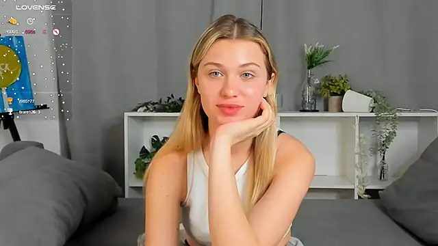 Snapshot of ErinForest chatting on December 2024 02:13:02 PM ErinForest online show from December 2024 02:13:02 PM