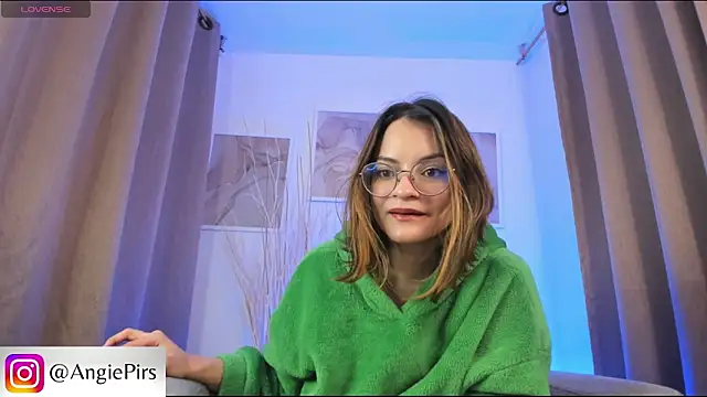 Snapshot of Angie_Pirss chatting on January 2025 10:48:01 PM Angie Pirss online show from January 2025 10:48:01 PM