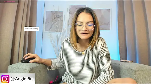 Snapshot of Angie_Pirss chatting on January 2025 05:58:01 PM Angie Pirss online show from January 2025 05:58:01 PM