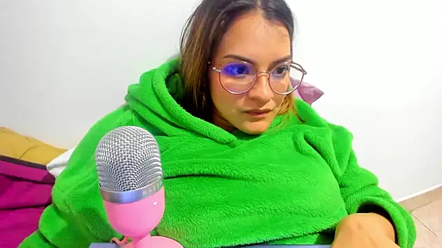 Snapshot of Angie_Pirss chatting on February 2025 05:51:02 AM Angie Pirss online show from February 2025 05:51:02 AM