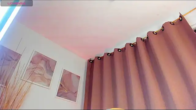 Snapshot of Angie_Pirss chatting on February 2025 08:02:02 PM Angie Pirss online show from February 2025 08:02:02 PM