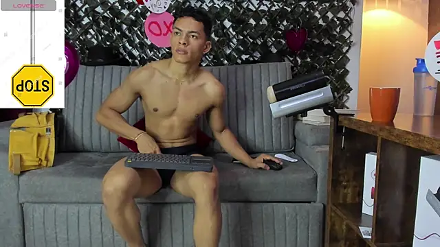 Snapshot of _EUFRATES_ chatting on February 2025 03:42:02 PM EUFRATES online show from February 2025 03:42:02 PM