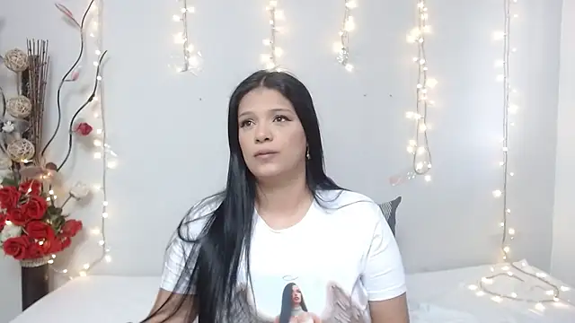 Snapshot of Nicol_Love0 chatting on January 2025 07:05:01 PM Nicol Love0 online show from January 2025 07:05:01 PM