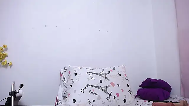 Snapshot of Nicol_Love0 chatting on October 2025 11:52:01 AM Nicol Love0 online show from October 2025 11:52:01 AM