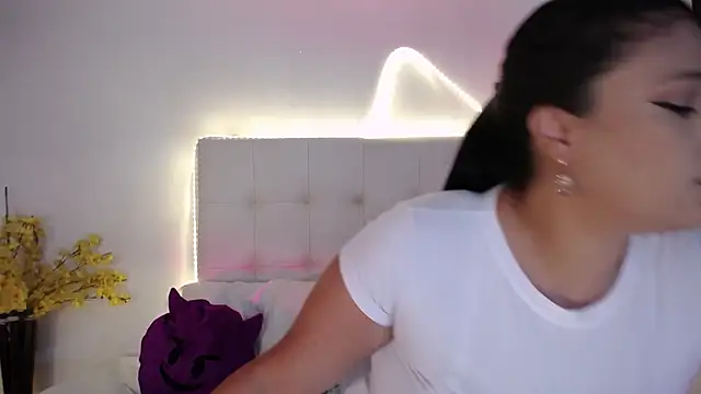 Nicol Love0 online show from March 2026 02:31:02 PM