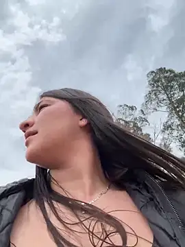 Snapshot of AhriCutte chatting on February 2025 05:43:02 PM AhriCutte online show from February 2025 05:43:02 PM