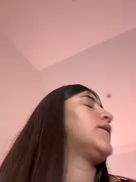 Snapshot of AhriCutte chatting on November 2025 05:02:01 PM AhriCutte online show from November 2025 05:02:01 PM