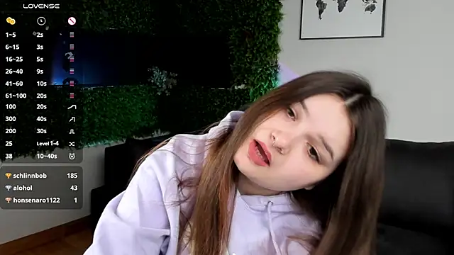 Snapshot of Alice_Walters chatting on December 2024 06:44:01 PM Alice Walters online show from December 2024 06:44:01 PM