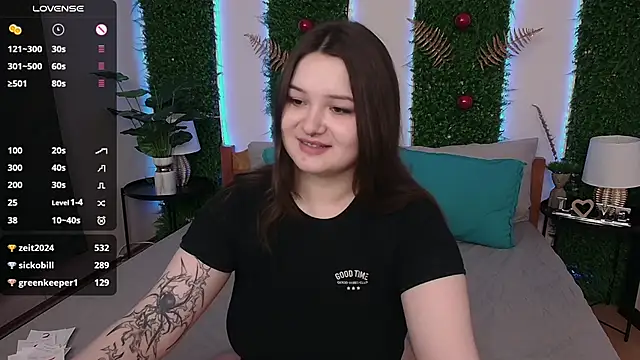 Snapshot of Alice_Walters chatting on December 2024 06:59:01 PM Alice Walters online show from December 2024 06:59:01 PM