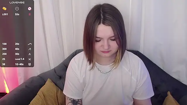 Snapshot of Alice_Walters chatting on January 2025 03:41:01 PM Alice Walters online show from January 2025 03:41:01 PM