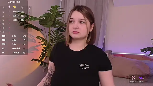 Snapshot of Alice_Walters chatting on March 2025 03:48:02 PM Alice Walters online show from March 2025 03:48:02 PM