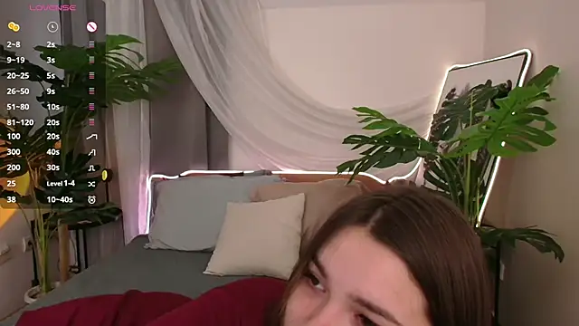 Snapshot of Alice_Walters chatting on September 2025 02:39:02 PM Alice Walters online show from September 2025 02:39:02 PM