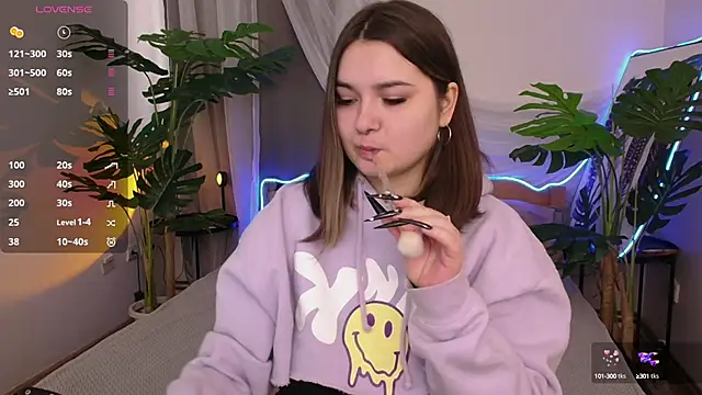 Snapshot of Alice_Walters chatting on September 2025 02:44:02 PM Alice Walters online show from September 2025 02:44:02 PM