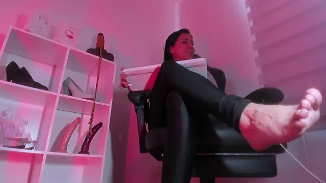 charlotte joliedart online show from February 2026 06:26:02 PM