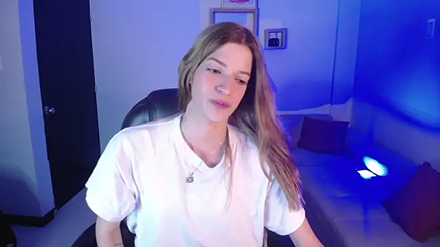 Snapshot of Nora_Vennucci chatting on December 2024 07:29:01 PM Nora Vennucci online show from December 2024 07:29:01 PM