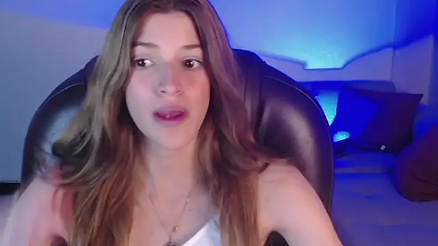 Snapshot of Nora_Vennucci chatting on December 2024 10:34:02 PM Nora Vennucci online show from December 2024 10:34:02 PM