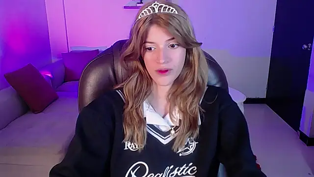 Snapshot of Nora_Vennucci chatting on January 2025 06:21:01 PM Nora Vennucci online show from January 2025 06:21:01 PM