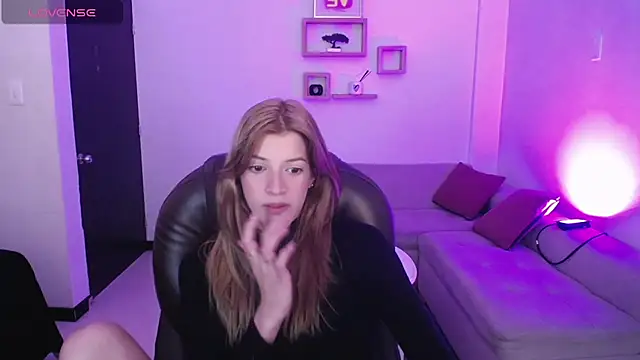 Snapshot of Nora_Vennucci chatting on January 2025 07:32:02 PM Nora Vennucci online show from January 2025 07:32:02 PM