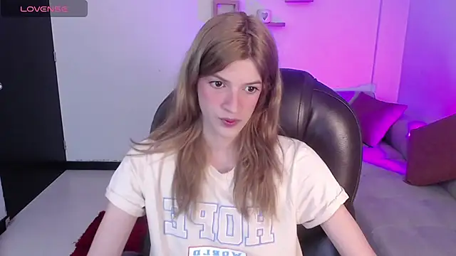 Snapshot of Nora_Vennucci chatting on February 2025 07:46:01 PM Nora Vennucci online show from February 2025 07:46:01 PM