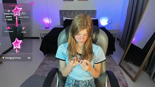 Snapshot of Nora_Vennucci chatting on March 2025 07:01:02 PM Nora Vennucci online show from March 2025 07:01:02 PM