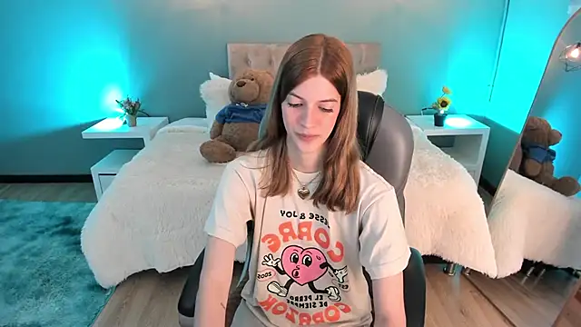 Snapshot of Nora_Vennucci chatting on October 2025 07:35:02 PM Nora Vennucci online show from October 2025 07:35:02 PM