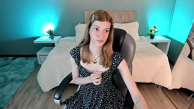 Snapshot of Nora_Vennucci chatting on October 2025 06:41:02 PM Nora Vennucci online show from October 2025 06:41:02 PM