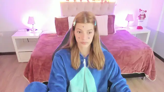 Snapshot of Nora_Vennucci chatting on December 2025 12:32:01 PM Nora Vennucci online show from December 2025 12:32:01 PM