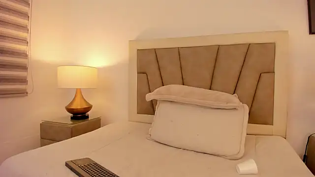 JaneLondon online show from December 2024 10:34:02 PM