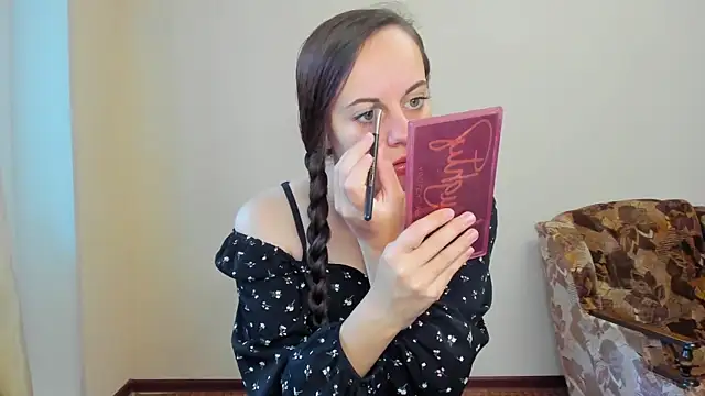 Sabrina Lavv online show from September 2025 01:57:02 PM