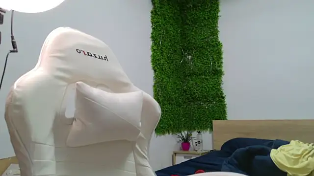 Snapshot of Lorennameliyy chatting on March 2025 08:04:01 PM Lorennameliyy online show from March 2025 08:04:01 PM