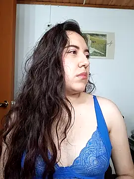 Emi chik online show from October 2025 11:07:01 AM