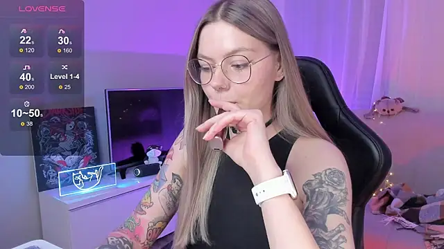 Marta May  online show from September 2025 04:00:02 PM