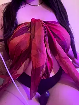 Snapshot of Cameelia chatting on November 2025 06:21:01 PM Cameelia online show from November 2025 06:21:01 PM