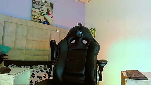 HannibalLester online show from September 2025 04:57:02 AM